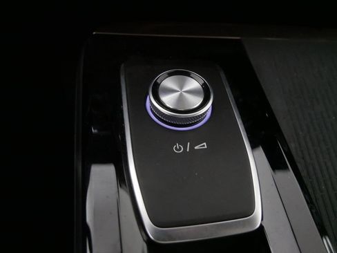 Used 2025 Buick Enclave Avenir image 27