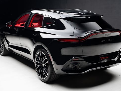 Used 2022 Aston Martin DBX AWD/4WD image 25