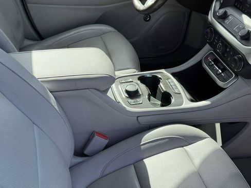 Used 2020 GMC Acadia SLT w/ Driver Alert Package II FWD image 16