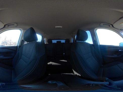 Used 2025 Nissan Rogue SV image 44