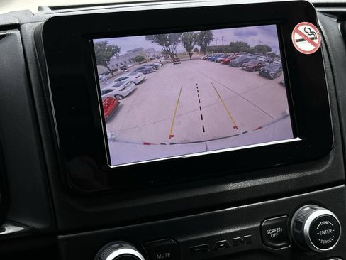Used 2025 RAM ProMaster 2500 w/ Convenience Group FWD image 17