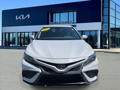 Used 2023 Toyota Camry SE FWD image 2