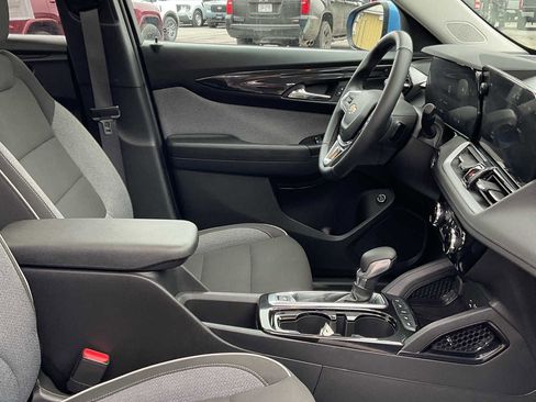 Used 2024 Chevrolet TrailBlazer LT w/ Convenience Package image 53