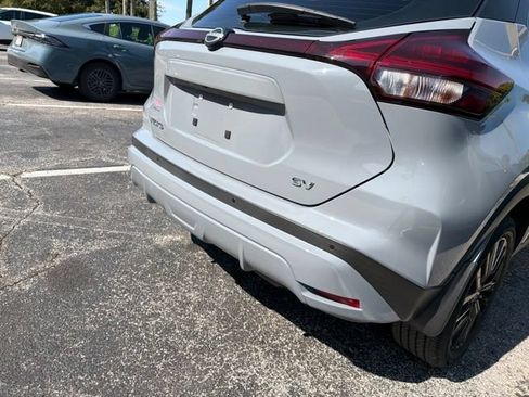 Used 2024 Nissan Kicks SV FWD image 7