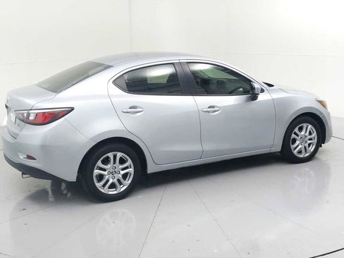 Used 2018 Toyota Yaris iA image 11