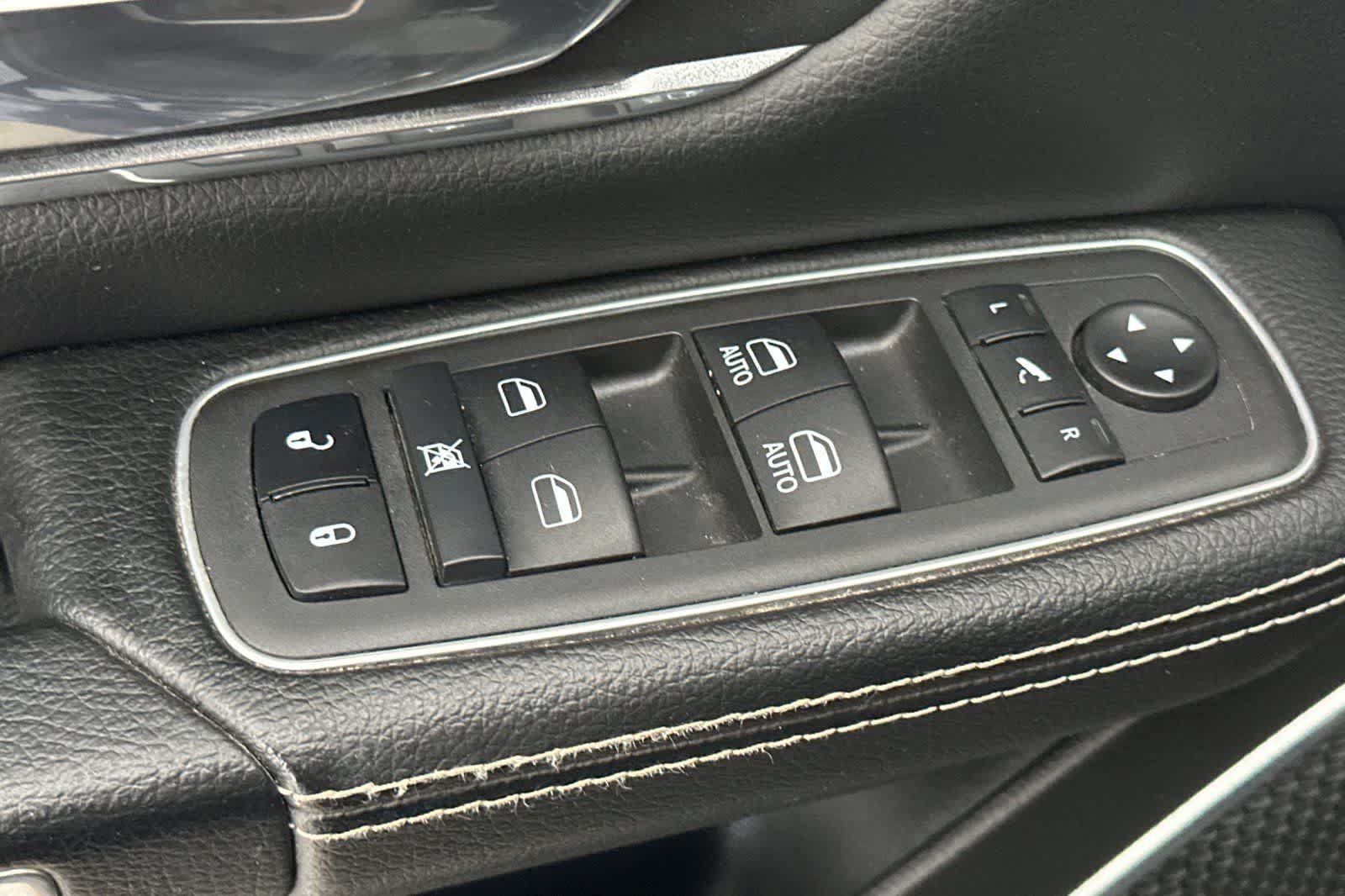 Used 2022 RAM 1500 Laramie AWD/4WD image 13