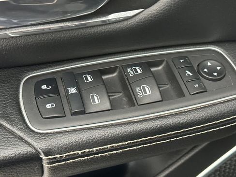 Used 2022 RAM 1500 Laramie AWD/4WD image 13