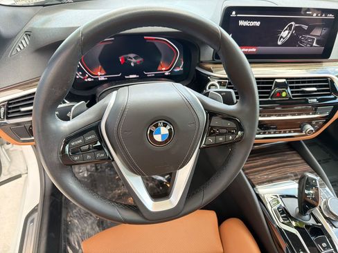 Used 2023 BMW 530i w/ Convenience Package RWD image 15