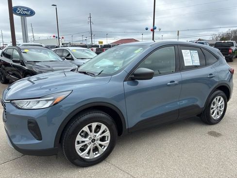 Used 2025 Ford Escape Active w/ Active Premium Tech Pack image 3