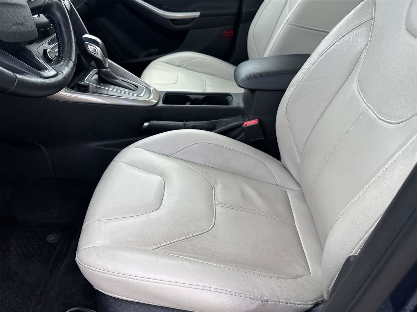 Used 2018 Ford Focus Titanium FWD image 12