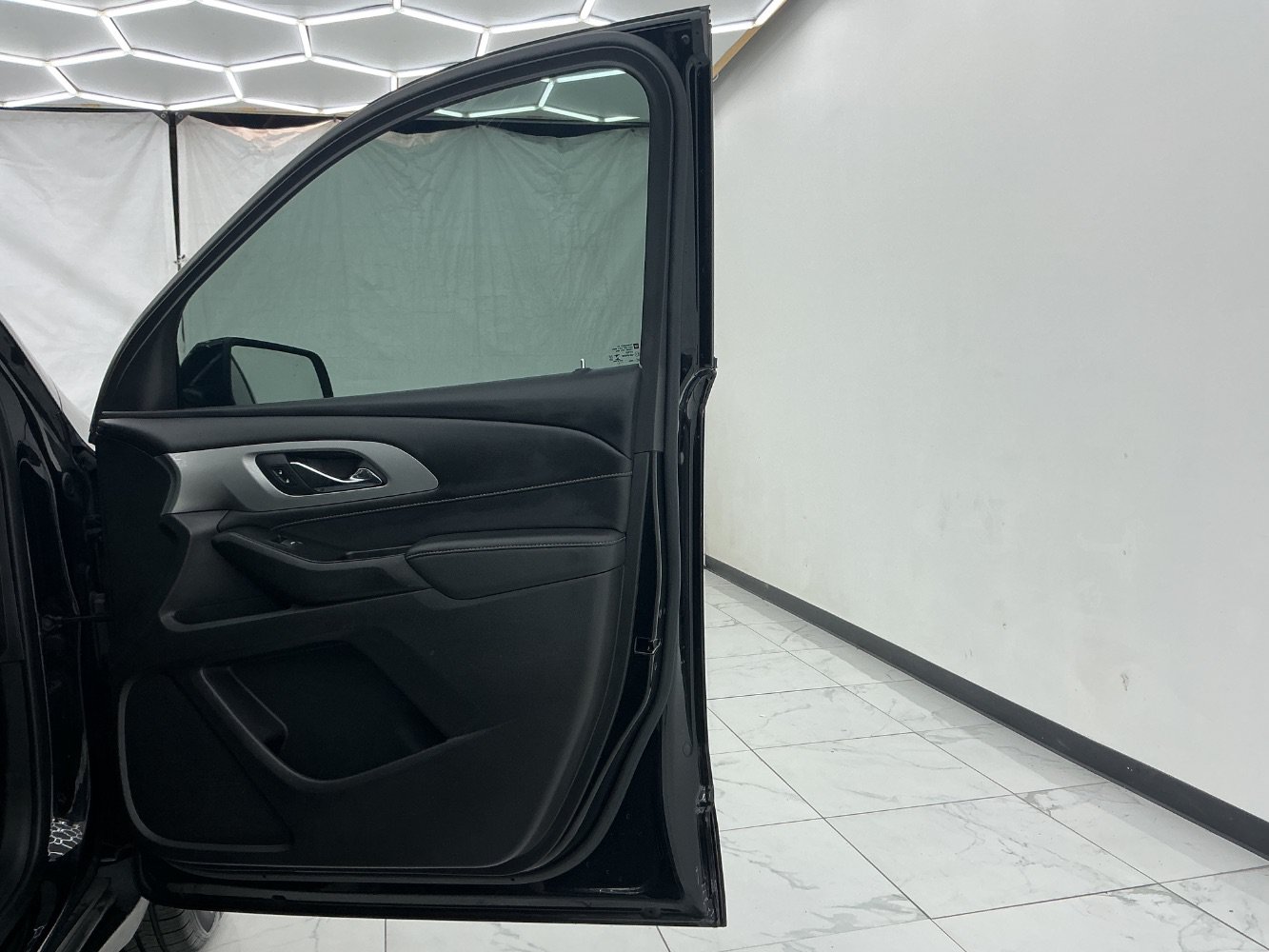 Used 2021 Chevrolet Traverse LS AWD/4WD image 18