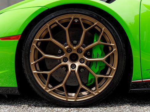 Used 2018 Lamborghini Huracan Performante AWD/4WD image 7