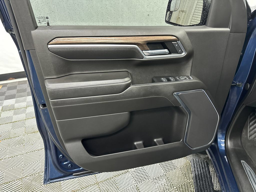 Used 2022 Chevrolet Silverado 1500 LT AWD/4WD image 11