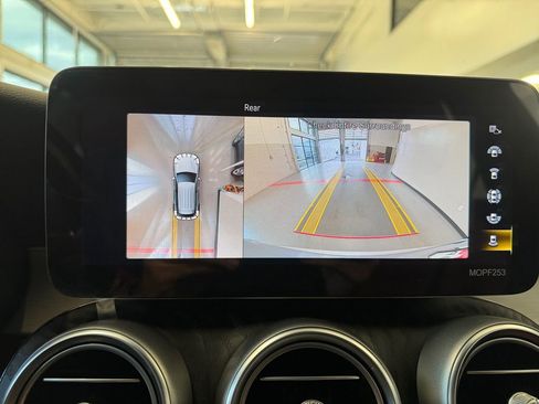 Used 2021 Mercedes-Benz GLC 300 4MATIC image 25