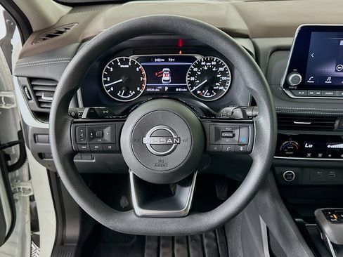 Used 2023 Nissan Rogue SV AWD/4WD image 18