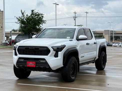 Used 2024 Toyota Tacoma TRD Off-Road AWD/4WD image 8