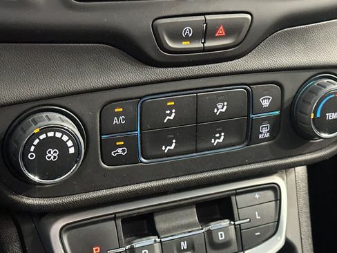 Used 2024 GMC Terrain SLE FWD image 22