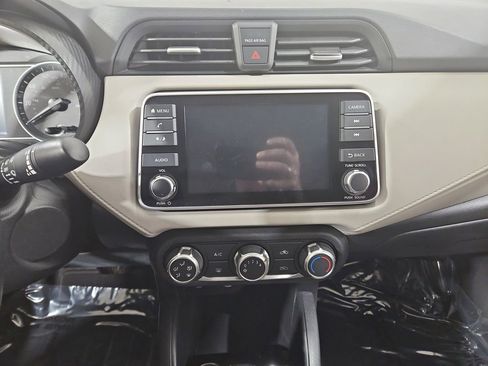 Used 2022 Nissan Versa SV w/ Trunk Package image 19