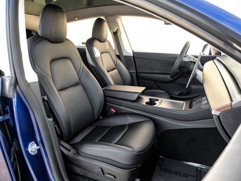 Used 2021 Tesla Model Y Long Range image 30