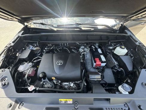 Used 2022 Toyota Highlander L FWD image 29