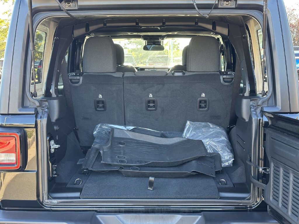 Used 2025 Jeep Wrangler Unlimited Sport AWD/4WD image 29