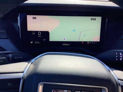 Used 2025 GMC Acadia Elevation image 19