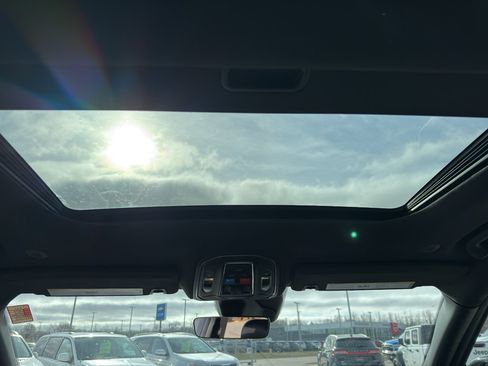 New 2025 Jeep Grand Cherokee L Altitude image 29