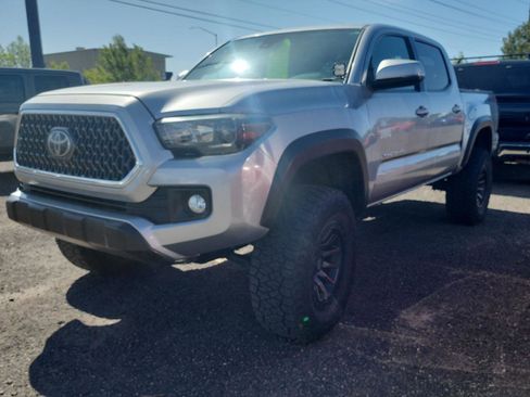 Used 2019 Toyota Tacoma TRD Off-Road w/ Technology Package AWD/4WD image 2