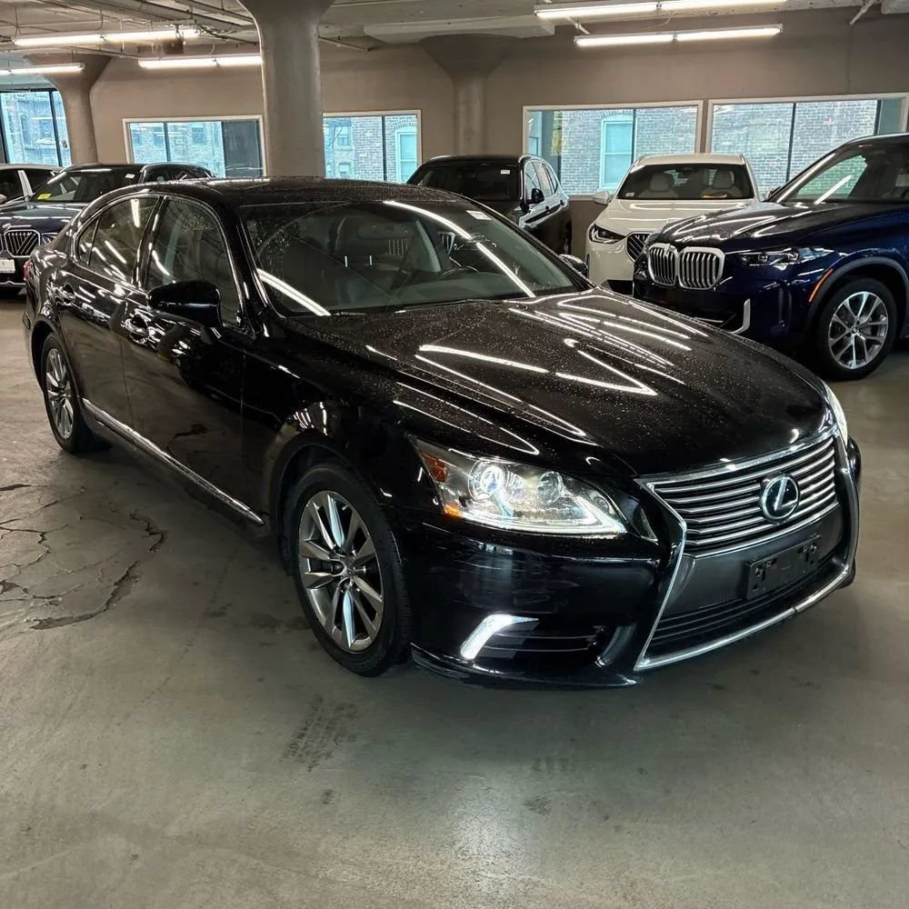 Used 2013 Lexus LS 460 AWD w/ Comfort Pkg image 12