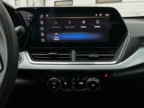 Used 2025 Chevrolet Trax LT image 23