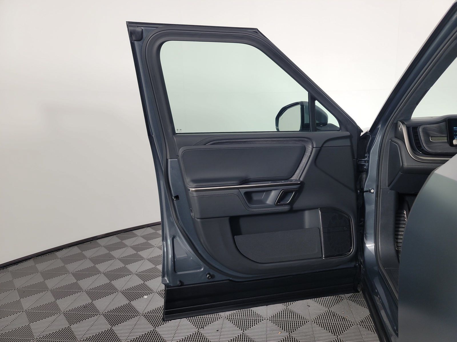 Used 2024 Rivian R1T Adventure Dual AWD/4WD image 16