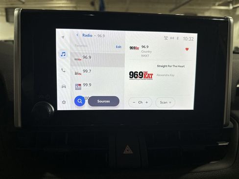 Used 2023 Toyota RAV4 SE image 12