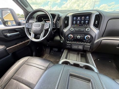 Used 2021 GMC Sierra 2500 Denali w/ Denali Black Diamond Edition AWD/4WD image 4