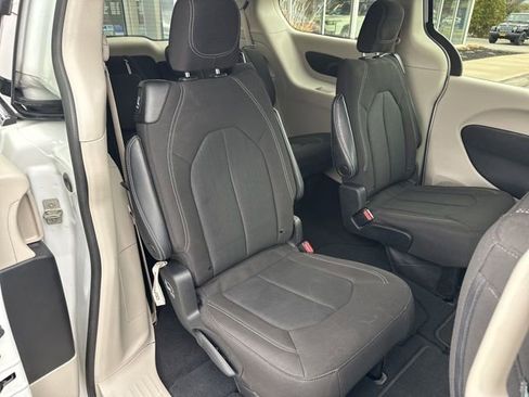Used 2023 Chrysler Voyager LX FWD image 17
