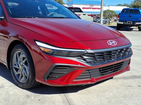 Used 2024 Hyundai Elantra SEL image 9