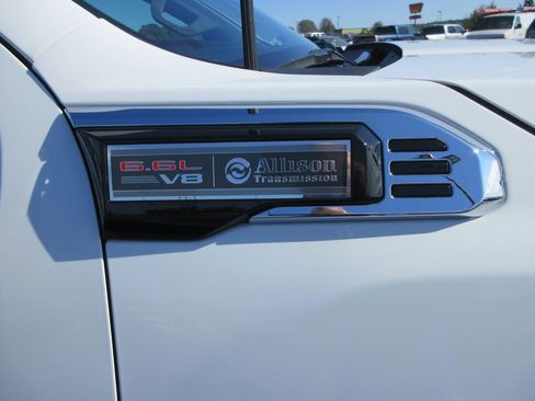 Used 2024 GMC Sierra 2500 Pro w/ Convenience Package image 10