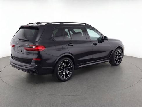 Used 2022 BMW X7 xDrive40i w/ M Sport Package AWD/4WD image 4
