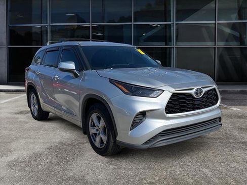 Used 2022 Toyota Highlander L image 1