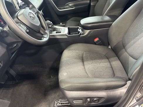Used 2025 Toyota RAV4 XLE AWD/4WD image 19