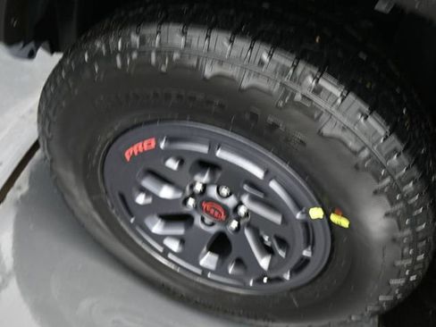 Used 2025 Nissan Frontier PRO-4X image 27