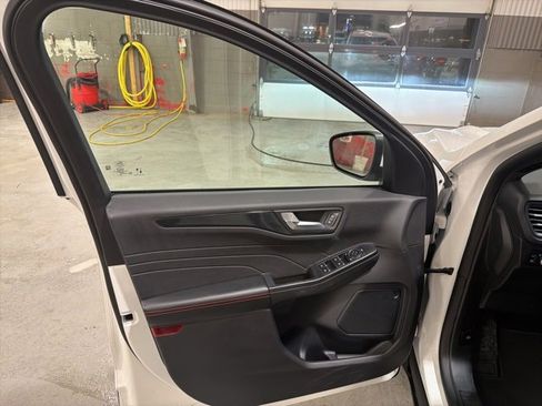Used 2025 Ford Escape ST-Line Elite image 18
