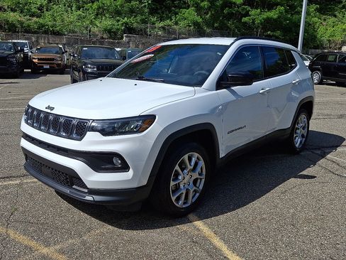 Certified 2023 Jeep Compass Latitude AWD/4WD image 3