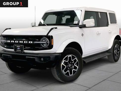 New 2025 Ford Bronco Outer Banks image 1
