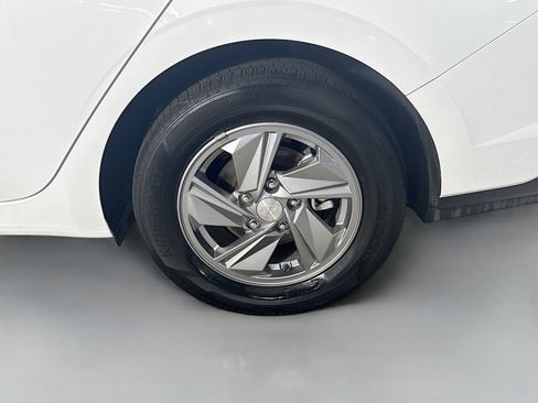 Used 2024 Hyundai Elantra SE FWD image 36