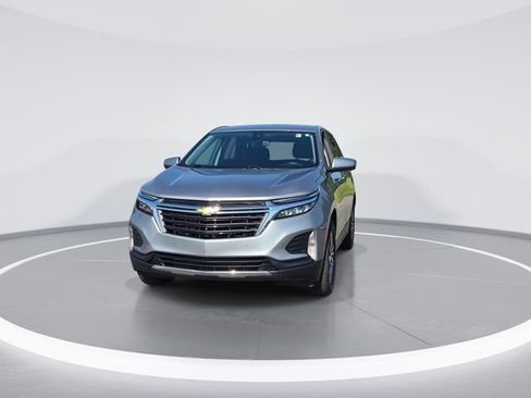 Used 2024 Chevrolet Equinox LT FWD image 3