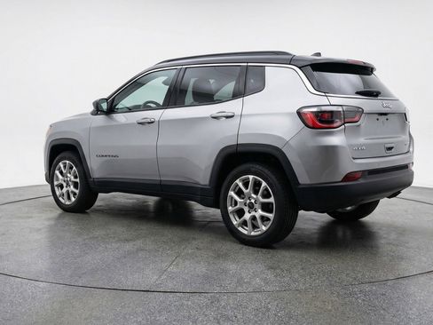 Used 2025 Jeep Compass Limited image 6