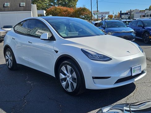 Used 2022 Tesla Model Y Long Range image 4