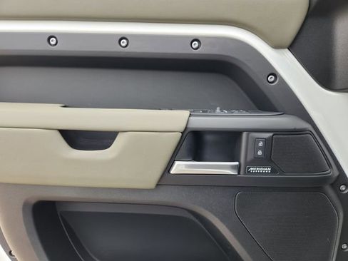 New 2026 Land Rover Defender 110 X-Dynamic SE image 16