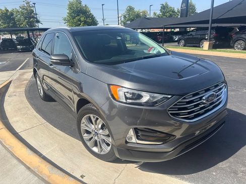 Used 2019 Ford Edge Titanium FWD image 2