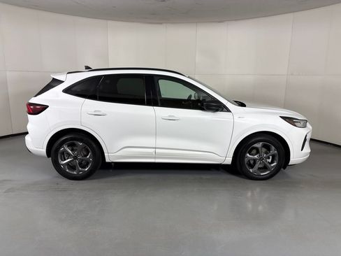 Used 2023 Ford Escape ST-Line FWD image 9